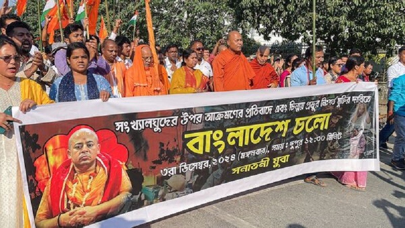 বাংলাদেশিদের তৈরি বিরিয়ানি বয়কটের ডাক, সভা শেষেই বিতরণ দশ হাজার প্যাকেট!